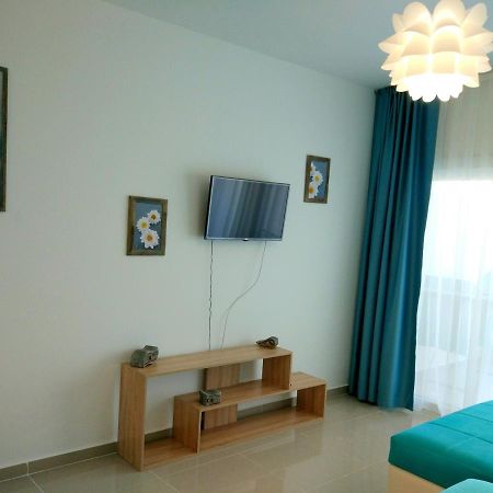 Blue Apartment In 5* Ceasar Resort Trikomo Exterior foto