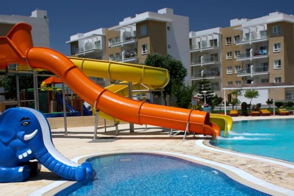 Blue Apartment In 5* Ceasar Resort Trikomo Exterior foto